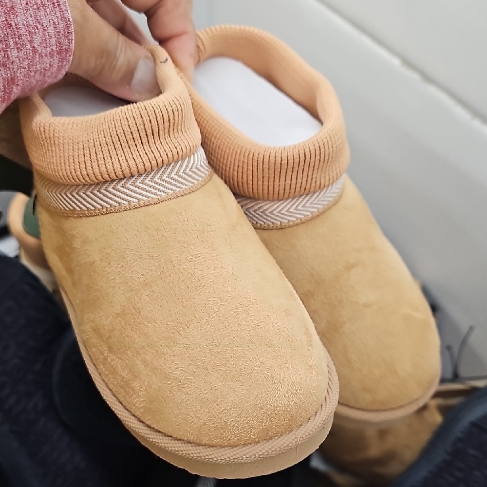 PAWZ Tan Faux Fur Slippers